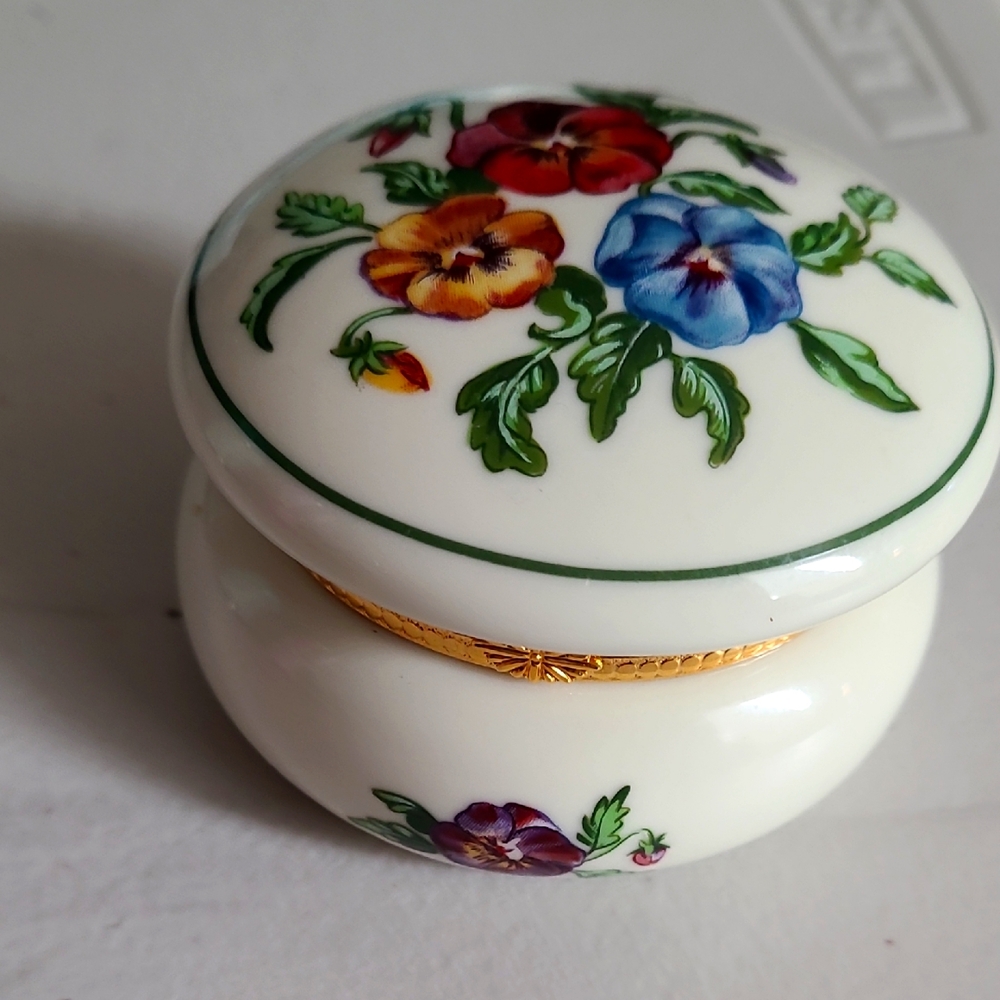 PartyLite White Ceramic Base